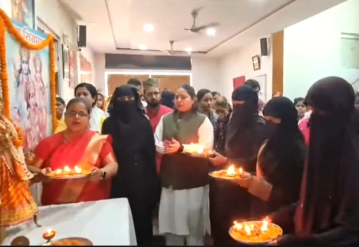 ವಾರಣಾಸಿಯಲ್ಲಿ ರಾಮನವಮಿಯಂದು ಮುಸ್ಲಿಂ ಮಹಿಳೆಯರಿಂದ ಶ್ರೀರಾಮನಿಗೆ ಆರತಿ !:ವಕ್ಫ್ ತಿದ್ದುಪಡಿ ಮಸೂದೆಯನ್ನು ಭಗವಾನ್ ರಾಮನ ಒಪ್ಪಿಗೆಯೊಂದಿಗೆ ಅಂಗೀಕರಿಸಲಾಯಿತು;
