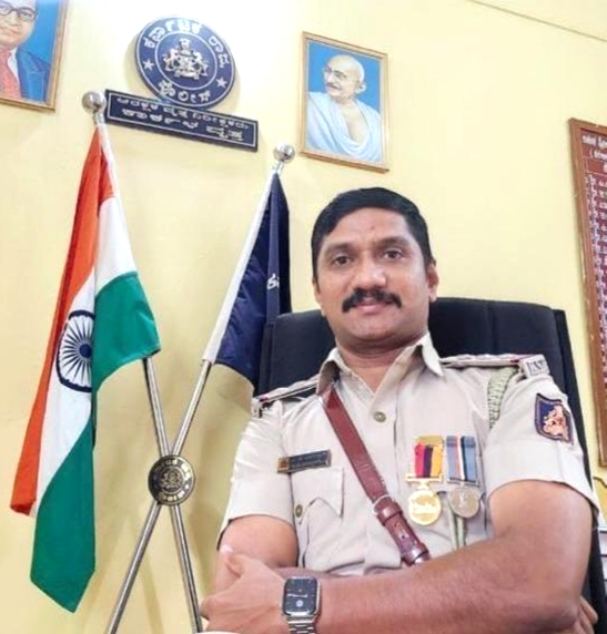 ಸಮಾಜ ಬಾಹಿರ ಶಕ್ತಿಗಳ ವಿರುದ್ಧ ಹೋರಾಡಿದ ಮುಖ್ಯ ಮಂತ್ರಿಗಳ ಪದಕ ವಿಜೇತ ದಿಟ್ಟೆದೆಯ ಇನ್ಸ್ ಪೆಕ್ಟರ್ ಟಿ.ಡಿ ನಾಗರಾಜ್