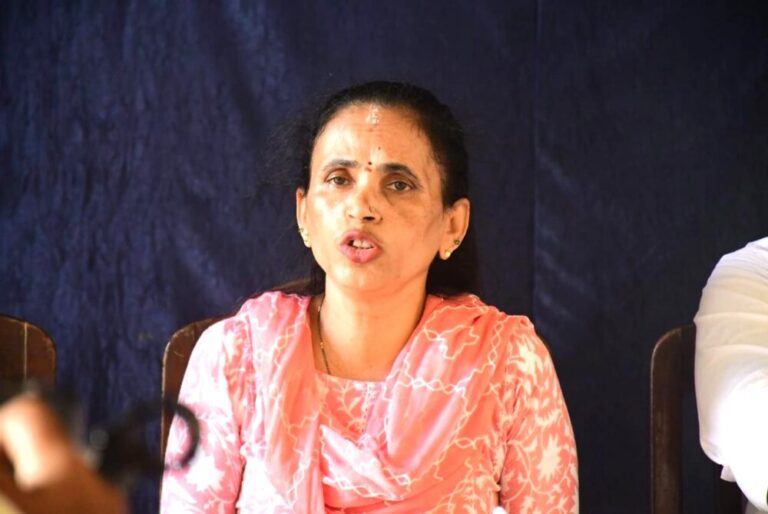 ” ಪೊಲೀಸರ ಮೇಲೆ ಹಲ್ಲೆಗೆ ಯತ್ನ “ಗಂಡ ಹಾಗೂ ಮಗನನ್ನು ತನ್ನ ಜೊತೆ ಇರಿಸಿಕೊಂಡಿದ್ದಾಳೆ : ಅಕ್ಕನಿಂದ ತಂಗಿ ಮೇಲೆ ಗಂಭೀರ ಆರೋಪ