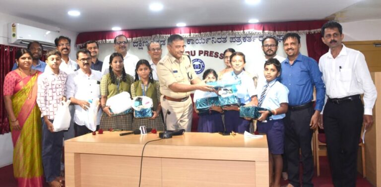 ಕುತ್ಲೂರು ಶಾಲಾ ಮಕ್ಕಳಿಗೆ ಬಿಎ ಎಸ್ ಎಫ್ ಇಂಡಿಯಾ ಲಿಮಿಟೆಡ್ ನ ಸಿಎಸ್ ಆರ್ ನಿಧಿಯಿಂದ ನೋಟ್ ಬುಕ್ ಕಲಿಕಾ ಸಾಮಾಗ್ರಿ ವಿತರಣೆ