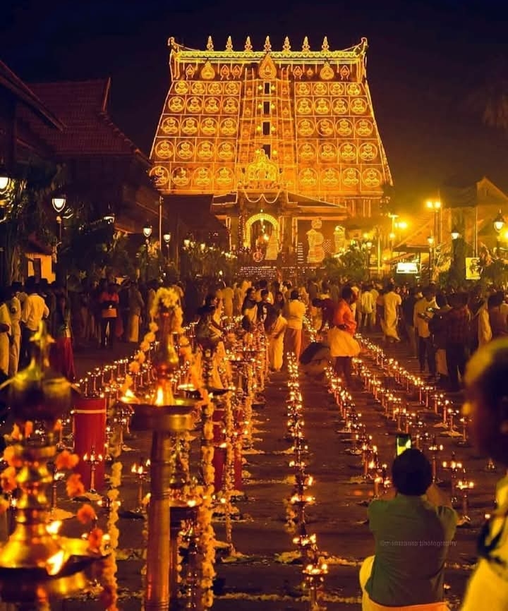 ಕೇರಳದ ಅನಂತ ಪದ್ಮನಾಭಸ್ವಾಮಿ ದೇವಾಲಯದಲ್ಲಿ ” 270 ವರ್ಷಗಳ ನಂತರ ಅಪರೂಪದ ಮಹಾ ಕುಂಭಾಭಿಷೇಕ”
