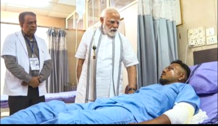 ಆ ಕೊನೆಯ 30 ಸೆಕೆಂಡುಗಳು, ನಾನು ಹೇಗೆ ಬದುಕುಳಿದೆ ಎಂದು ನನಗೆ ನಂಬಲಾಗುತ್ತಿಲ್ಲ ಎಂದು ಘಟನೆ ಬಗ್ಗೆ ಪ್ರಧಾನಿ ನರೇಂದ್ರ ಮೋದಿಗೆ ವಿವರಿಸಿದ ವಿಮಾನ ದುರಂತದಲ್ಲಿ ಬದುಕುಳಿದ ರಮೇಶ್ ವಿಶ್ವಾಸ್ ಕುಮಾರ್