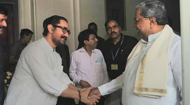 ದೆಹಲಿಯ ರಾಷ್ಟ್ರಪತಿ ಭವನದಲ್ಲಿ ಕರ್ನಾಟಕದ ಮುಖ್ಯಮಂತ್ರಿ ಸಿದ್ದರಾಮಯ್ಯ ಅವರನ್ನು ಭೇಟಿಯಾದ ನಟ ಅಮೀರ್ ಖಾನ್.
