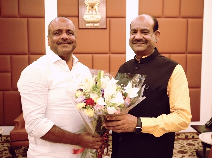 ಲೋಕ ಸಭಾಧ್ಯಕ್ಷ ಓಂ ಬಿರ್ಲಾ ಅವರನ್ನು ಭೇಟಿ ಮಾಡಿದ ಕರ್ನಾಟಕ ವಿಧಾನ ಸಭೆಯ ಸಭಾಧ್ಯಕ್ಷ ಯು.ಟಿ.ಖಾದರ್