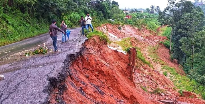 ಬೆಂಗಳೂರು-ಮಂಗಳೂರು ರಾಷ್ಟ್ರೀಯ ಹೆದ್ದಾರಿ ಮಾರನಹಳ್ಳಿ ಬಳಿ ಭೂಕುಸಿತ: ಶಿರಾಡಿ ಘಾಟ್ ಬಂದ್;