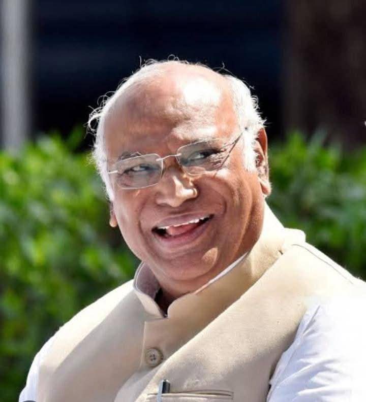 ರಾಷ್ಟ್ರೀಯ ಕಾಂಗ್ರೆಸ್ ಅಧ್ಯಕ್ಷ ಮಲ್ಲಿಕಾರ್ಜುನ ಖರ್ಗೆ ಕಿರಿಯ ಪುತ್ರನ ಆರೋಗ್ಯ ಸ್ಥಿತಿ ಗಂಭೀರ : ಆಸ್ಪತ್ರೆಗೆ ದಾಖಲು.