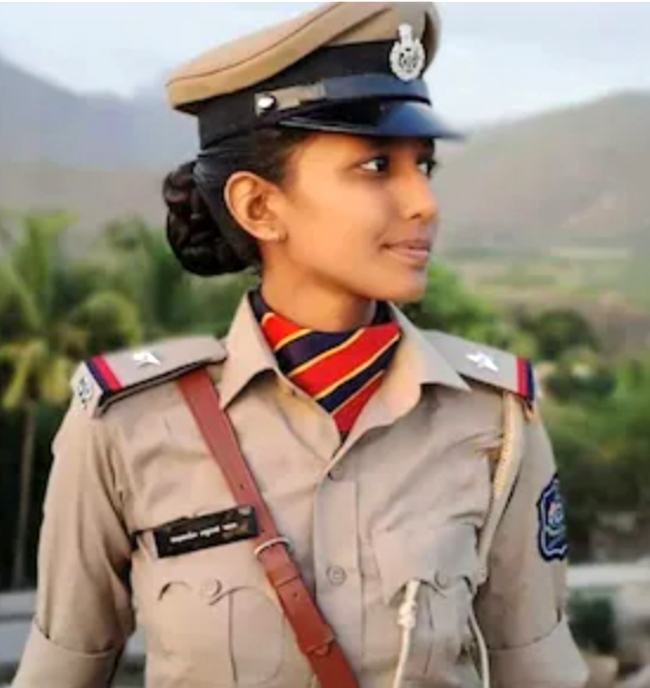 ಮಹಿಳಾ ಪೊಲೀಸ್ ಅಧಿಕಾರಿಯ ಕತ್ತು ಹಿಸುಕಿ ಕೊಲೆ ಮಾಡಿ ಪೊಲೀಸರಿಗೆ ಶರಣಾದ ಸಿಆರ್ಪಿಎಫ್ ಕಾನ್ಸ್ಟೆಬಲ್