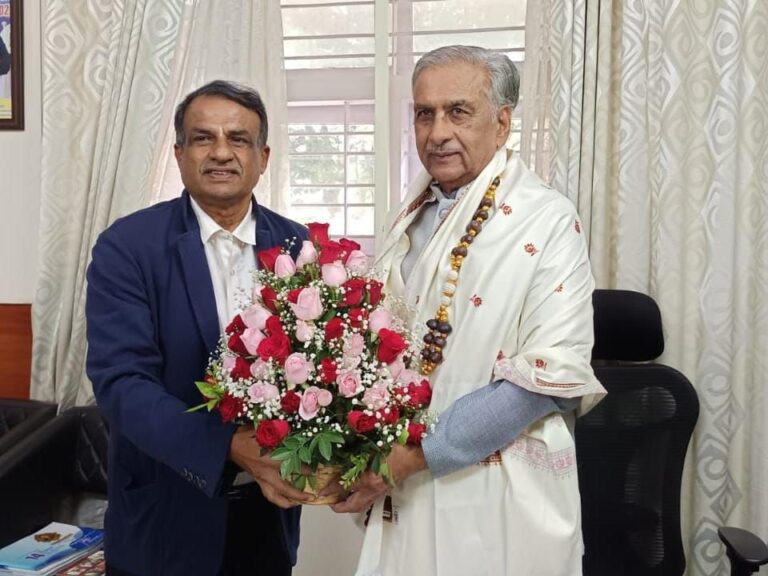 ಬಸವರಾಜ ಹೊರಟ್ಟಿ ಮೇಲ್ಮನೆ ಸದಸ್ಯರಾಗಿ 45 ವರ್ಷ! ಅಭಿನಂದನೆ ಸಲ್ಲಿಸಿದ ಶಾಸಕ ಮಂಜುನಾಥ ಭಂಡಾರಿ