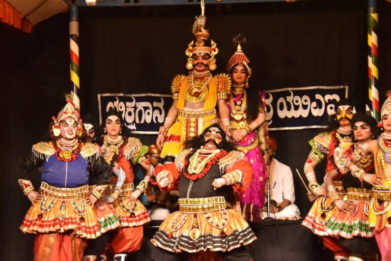ಕಟೀಲಿನಲ್ಲಿ ದುಬೈನ ಮಕ್ಕಳಿಂದ ಯಕ್ಷಗಾನ ಸೇವೆ, ಯಕ್ಷಶ್ರೀ ರಕ್ಷಾ ಗೌರವ ಪ್ರದಾನ