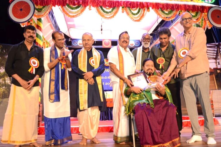 ದುಬೈ ಯಕ್ಷ ಸಂಭ್ರಮ 2025 : ತಂಡದ ಹಿರಿಯ ಸದಸ್ಯ ಜಯಂತ್ ಶೆಟ್ಟಿ ಅವರಿಗೆ ಗೌರವ ಸನ್ಮಾನ