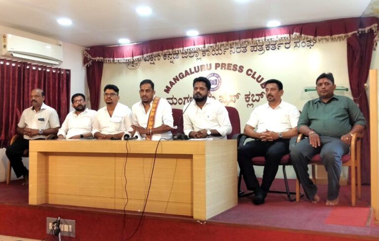 ಎ.4 ರಂದು : ಕರಂಗಲ್ಪಾಡಿಯ ಕಾರ್ಣಿಕದ ಶ್ರೀ ಮಹಾಸತಿ ಹಾಗೂ ಶ್ರೀ ಭಗವತಿ ಅಮ್ಮನಿಗೆ ರಜತ ಕವಚ, ಪ್ರಭಾವಳಿ ಸಮರ್ಪಣೆ.