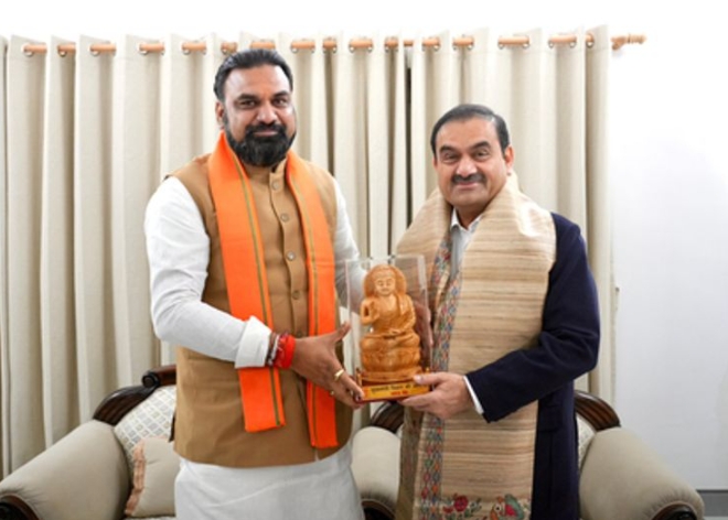 ಬಿಹಾರ ಸಿಎಂ ಸಾಮ್ರಾಟ್ ಚೌಧರಿ ಅವರನ್ನು ಭೇಟಿ ಮಾಡಿದ ಗೌತಮ್ ಅದಾನಿ, ರಾಜ್ಯದಲ್ಲಿ 60,000 ಕೋಟಿ ರೂ. ಹೂಡಿಕೆ ಮಾಡುವುದಾಗಿ ಘೋಷಣೆ.