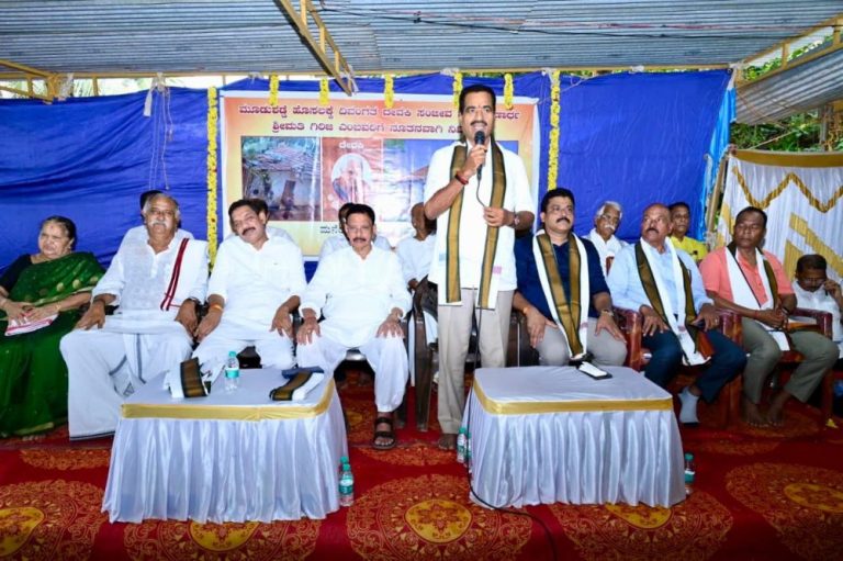 ಅಮ್ಮನ ನೆನಪಿಗಾಗಿ ಬಡಕುಟುಂಬಕ್ಕೆ ಮನೆ ನಿರ್ಮಿಸಿಕೊಟ್ಟ ಪುತ್ರರು!