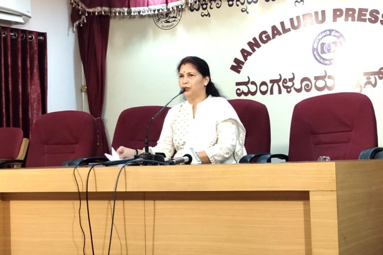 ಬೀದಿ ಬದಿ ವ್ಯಾಪಾರಸ್ಥರಿಂದ ಅಕ್ರಮ ಹಣ ವಸೂಲಿ – ಸಾಮಾಜಿಕ ಕಾರ್ಯಕರ್ತೆ ಪ್ರಸನ್ನ ರವಿ