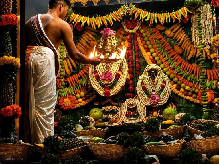 ಪರಮ ಏಕಾದಶಿ ಸಂಭ್ರಮ: ತರಕಾರಿ, ಫಲಪುಷ್ಪಗಳಿಂದ ಕಂಗೊಳಿಸಿದ ಶ್ರೀ ವಿಠೋಭ ರುಕುಮಾಯಿ ದೇವಸ್ಥಾನ