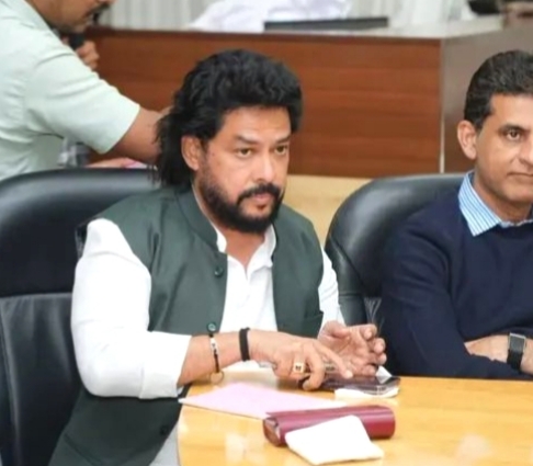 ಸಚಿವ ಸ್ಥಾನಕ್ಕೆ ಬಿ. ನಾಗೇಂದ್ರ ರಾಜೀನಾಮೆ ಘೋಷಣೆ; ಕಣ್ಣೀರಿಟ್ಟುಕೊಂಡೇ ಆರೋಪಗಳ ತಳ್ಳಿಹಾಕಿದ ಸಚಿವ