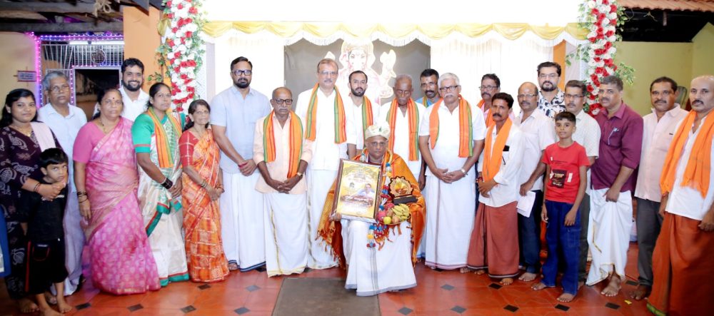 ಕಾಸರಗೋಡು : ಸೂರ್ಲು ಶ್ರೀ ಗಣೇಶ ಭಜನಾ ಮಂದಿರದಲ್ಲಿ ಧಾರ್ಮಿಕ ಸಭೆಯಲ್ಲಿ ಡಾ. ಕೆ.ಎನ್.ವೆಂಕಟ್ರಮಣ ಹೊಳ್ಳರಿಗೆ ಗೌರವ ಸನ್ಮಾನ