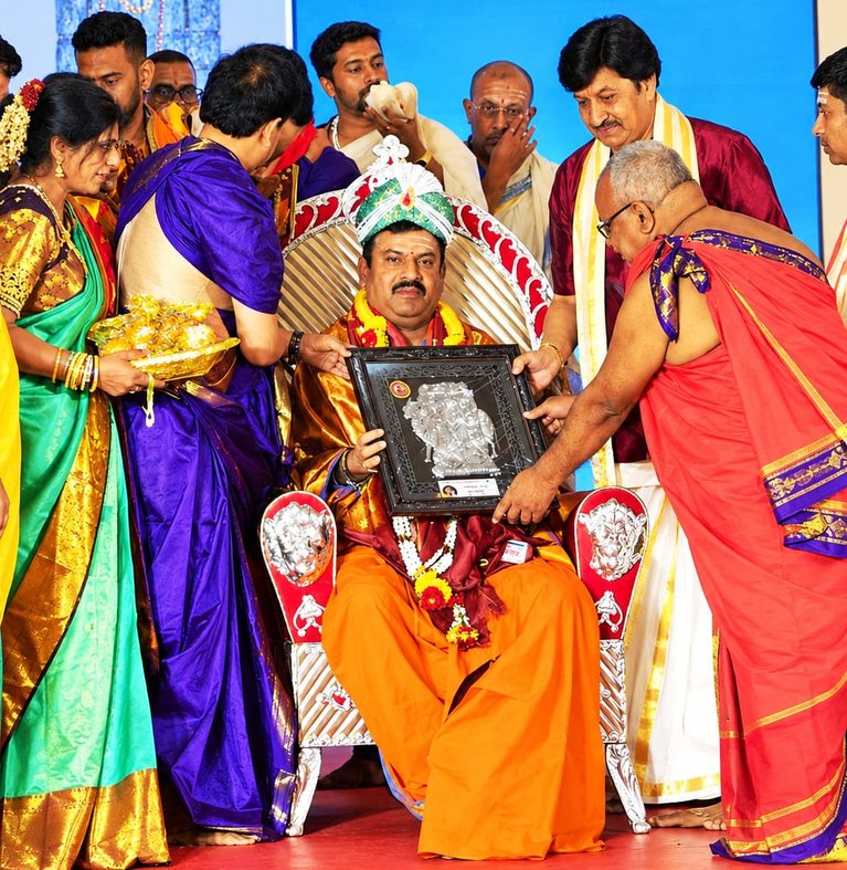 ಸುಳ್ಳದ ಸಿದ್ದರಾಮಯ್ಯಗೆ ‘ಆಧ್ಯಾತ್ಮಿಕ ರತ್ನ’ ಪ್ರಶಸ್ತಿ