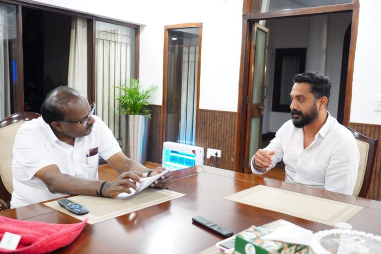 ಹೆಚ್.ಡಿ. ಕುಮಾರಸ್ವಾಮಿ ಅವರನ್ನು ಭೇಟಿ ಮಾಡಿದ ದ.ಕ ಜಿಲ್ಲಾ ಯುವ ಜೆಡಿಎಸ್ ಅಧ್ಯಕ್ಷ ಅಕ್ಷಿತ್ ಸುವರ್ಣ