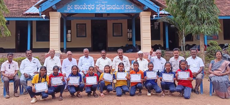 ಫುಟ್ಬಾಲ್ : ಅಮ್ಮಿನಬಾವಿ ಶಾಂತೇಶ್ವರ ಹೈಸ್ಕೂಲ್ ಪ್ರಥಮ