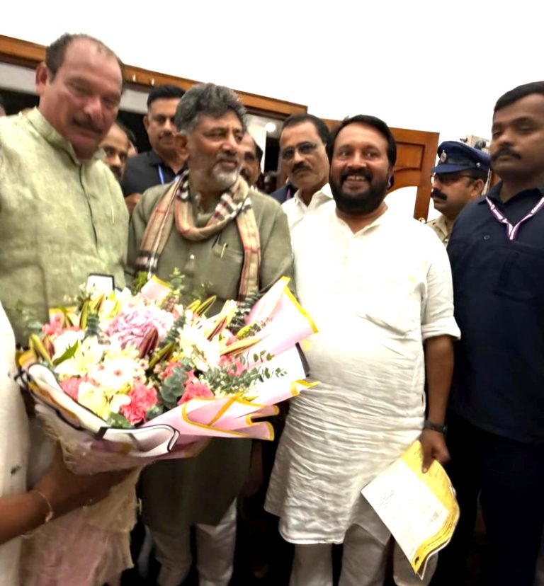 ಮುಖ್ಯಮಂತ್ರಿ ಡಿ ಕೆ ಶಿವಕುಮಾರ್ ಅವರಿಗೆ ತುಳು ಚಲನ ಚಿತ್ರ ನಿರ್ಮಾಪಕರ ಸಂಘದಿಂದ ಮನವಿ : ಕನಿಷ್ಠ ಹತ್ತು ಸಿನಿಮಾಗಳಿಗೆ ಸಬ್ಸಿಡಿ ನೀಡುವಂತೆ ಬೇಡಿಕೆ