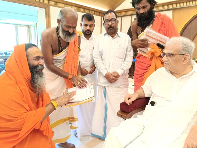 ಗೋರಕ್ಷಣೆ ಪರ ಸಹಿ ಮಾಡಿದ ಡಾ.ವೀರೇಂದ್ರ ಹೆಗ್ಗಡೆ ಹಾಗೂ ಕನ್ಯಾಡಿ ಶ್ರೀ ಬ್ರಹ್ಮಾನಂದ ಸರಸ್ವತಿ ಸ್ವಾಮೀಜಿ