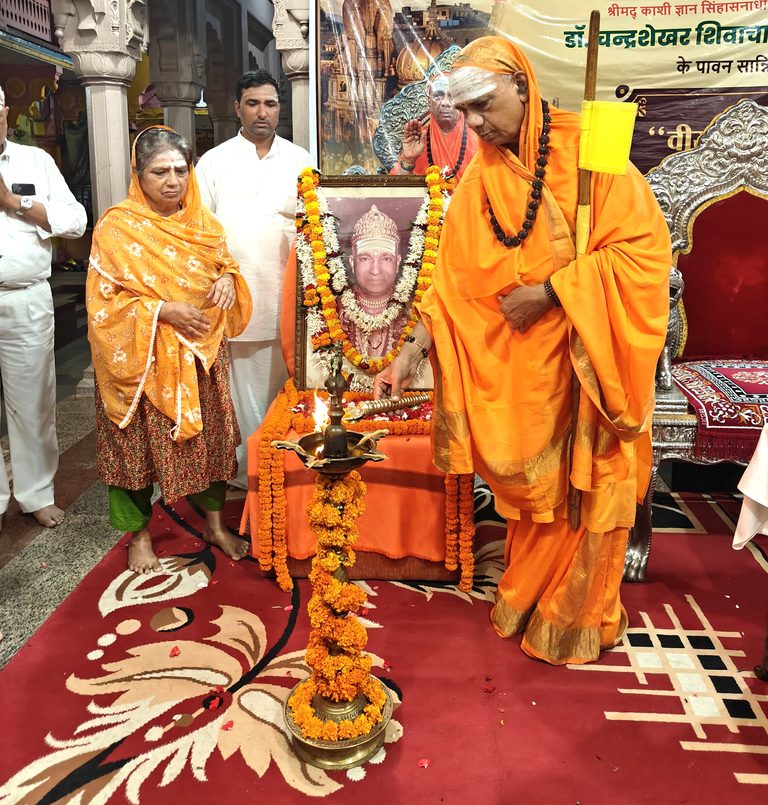 ‘ಜ್ಞಾನ ಪ್ರಸಾರಕ್ಕೆ ವಿಶ್ವೇಶ್ವರ ಜಗದ್ಗುರುಗಳ ಕೊಡುಗೆ ಅಪಾರ’