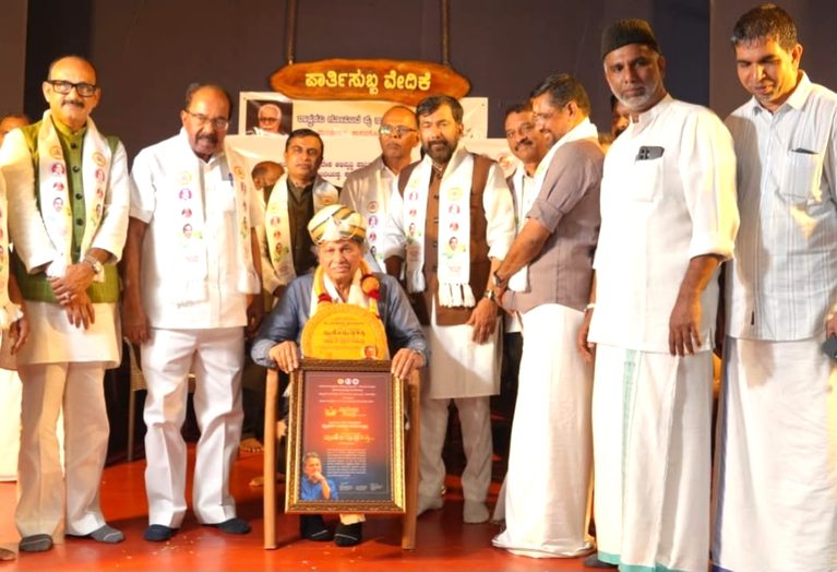 ಹೊರನಾಡ ಕನ್ನಡಿಗರಿಗೆ ಶಿಕ್ಷಣ ಹಾಗೂ ಸಾಂಸ್ಕೃತಿಕ ಯೋಜನೆಗಳಿಗೆ ವಿಶೇಷ ಪ್ಯಾಕೇಜ್ ಘೋಷಿಸಲು ಡಾ|ಬರಗೂರು ರಾಮಚಂದ್ರಪ್ಪ ಒತ್ತಾಯ